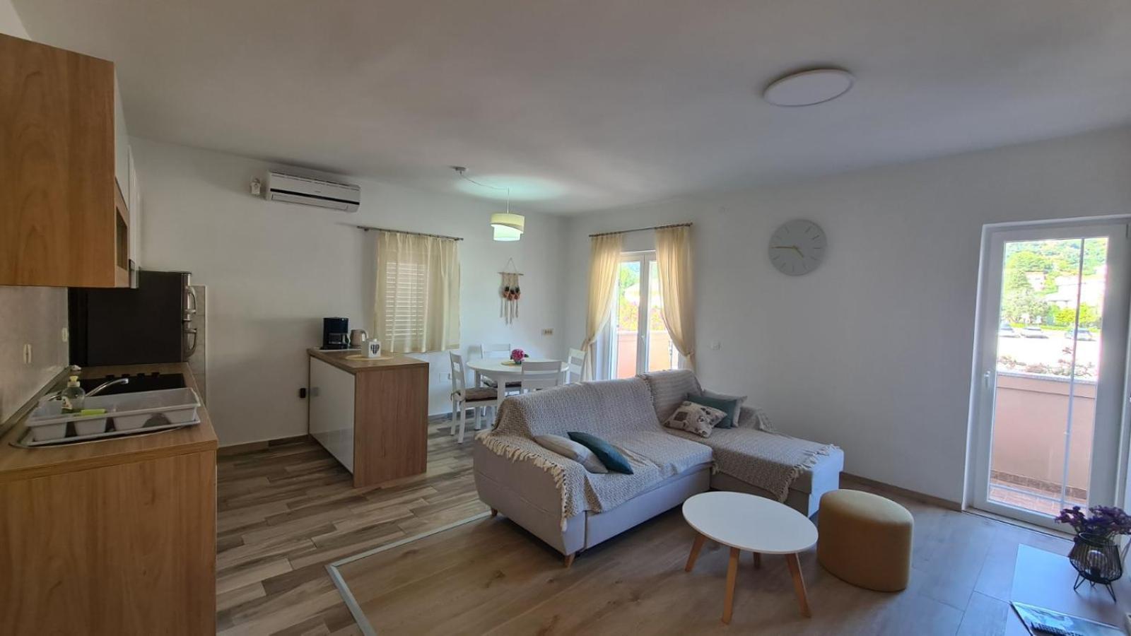 Apartments Ivanovski Rab Town Exterior photo